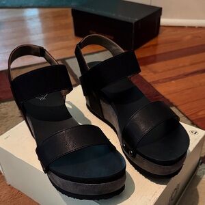 Chic Black Wedge Sandals